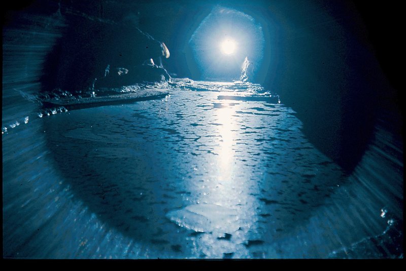 029 Onmeetbare - Floating Calcite Pool (3)